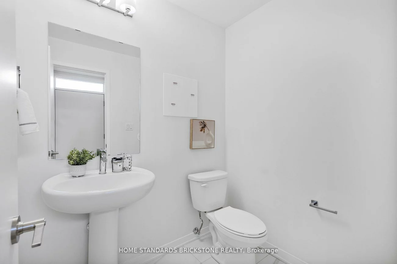 90, Honeycrisp, Vaughan Corporate Centre, Vaughan