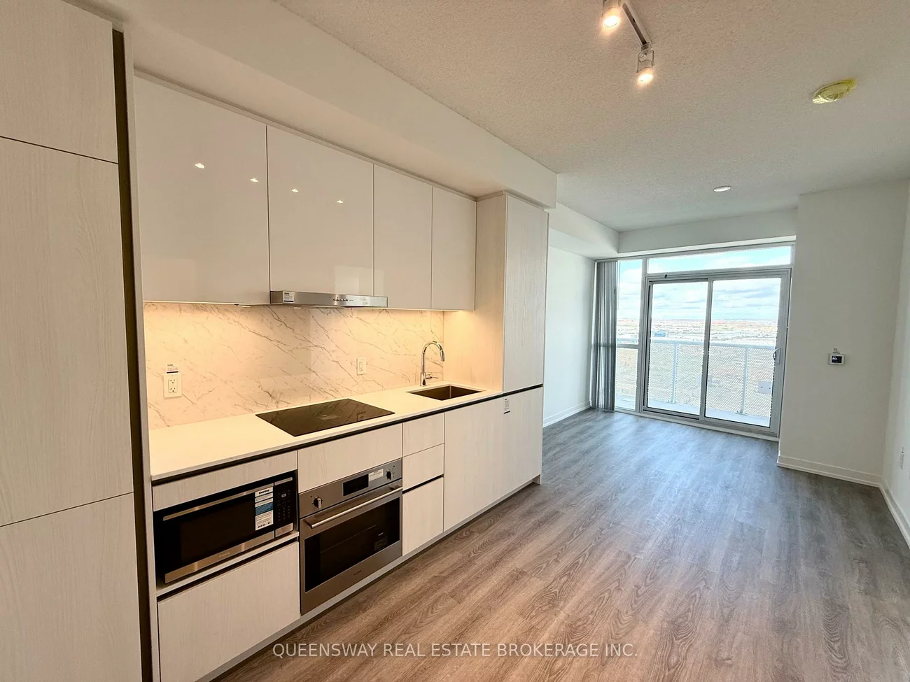 8, Interchange Wy, Vaughan Corporate Centre, Vaughan