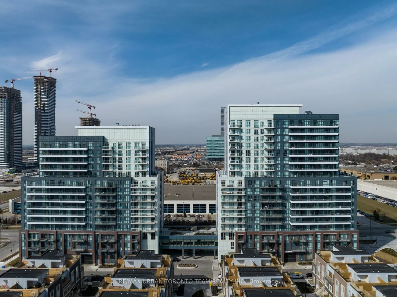 38, Honeycrisp, Vaughan Corporate Centre, Vaughan