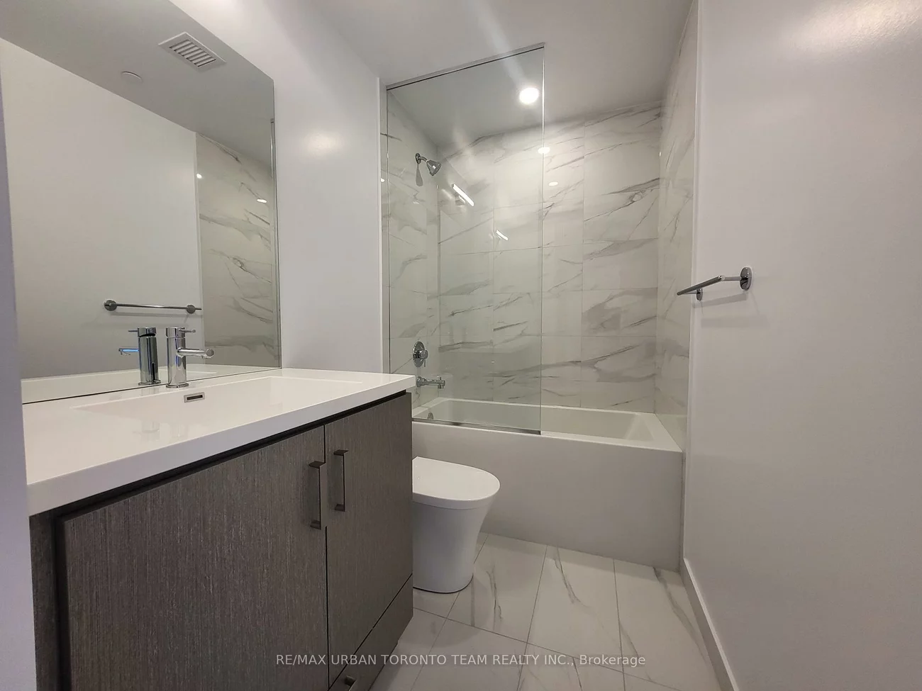 38, Honeycrisp, Vaughan Corporate Centre, Vaughan