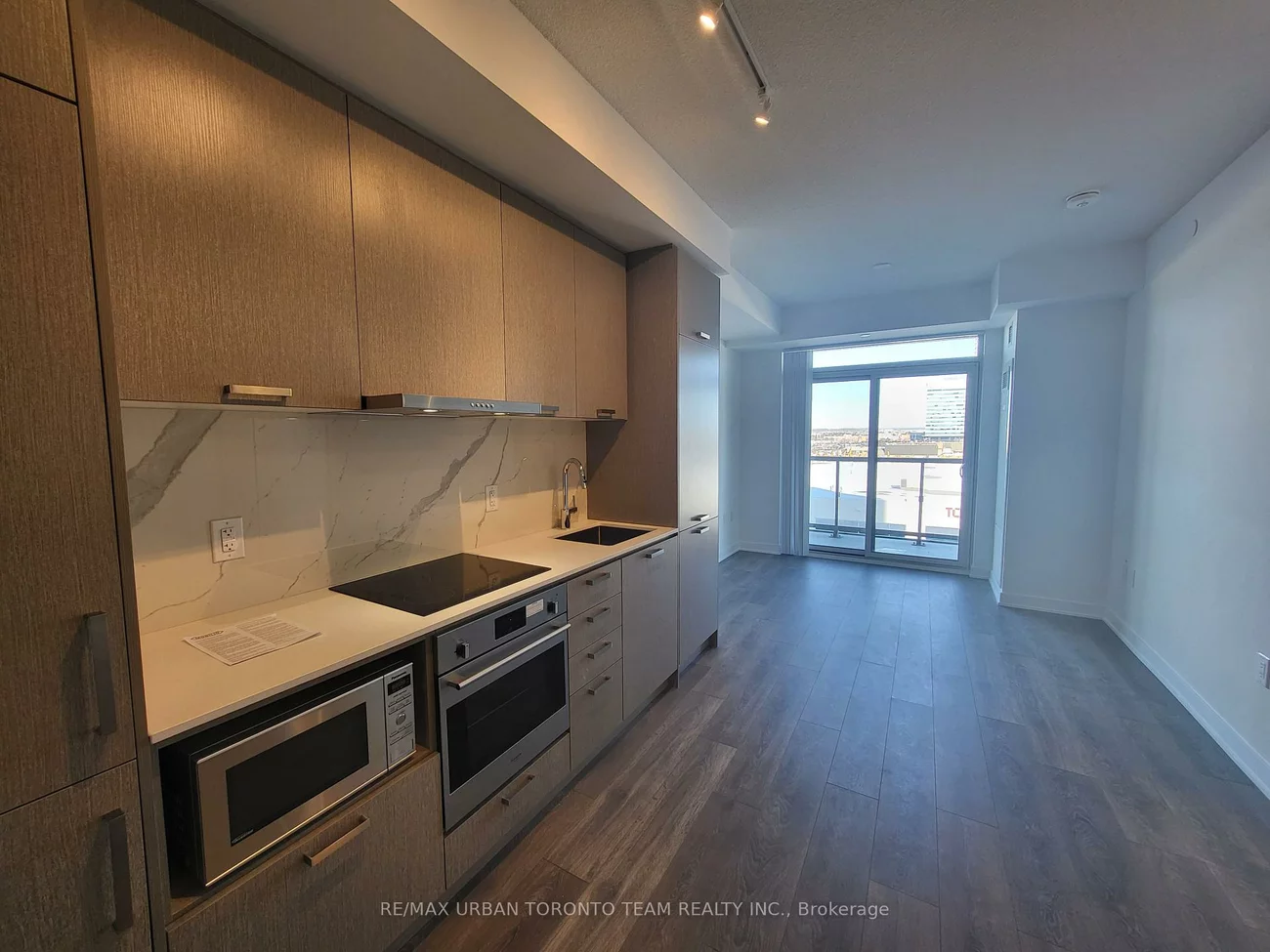 38, Honeycrisp, Vaughan Corporate Centre, Vaughan