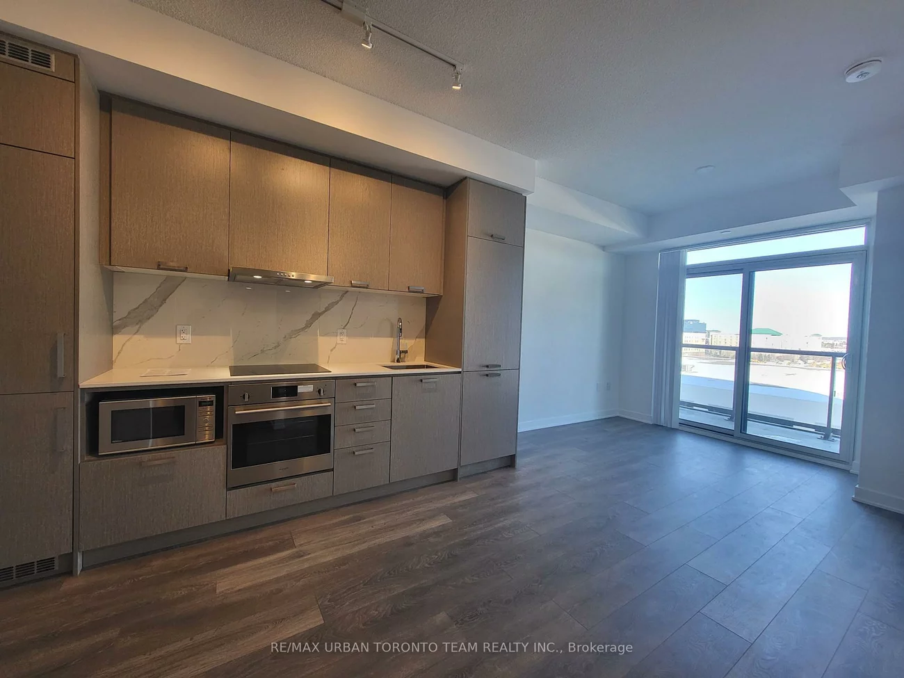 38, Honeycrisp, Vaughan Corporate Centre, Vaughan