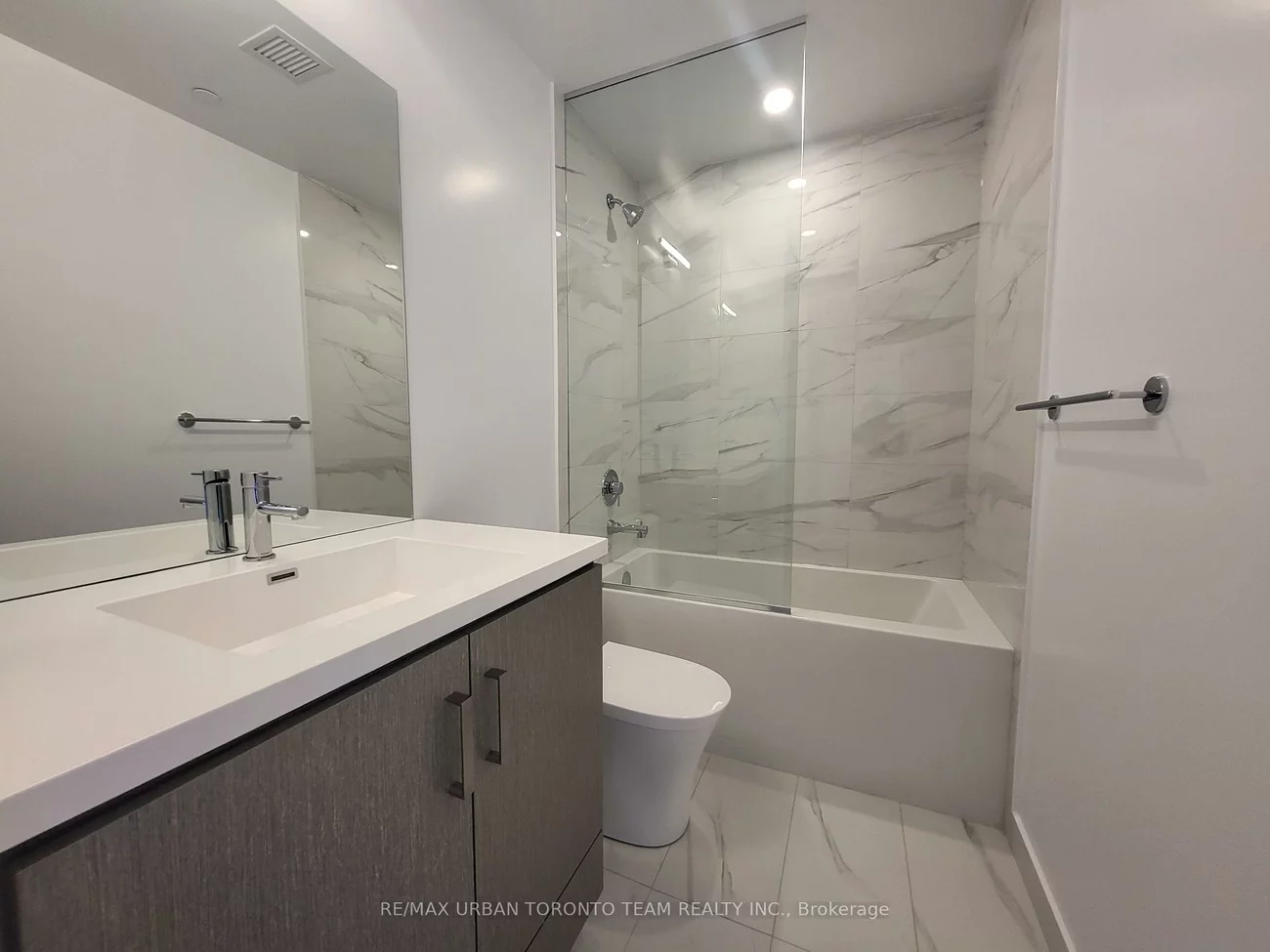 38, Honeycrisp, Vaughan Corporate Centre, Vaughan