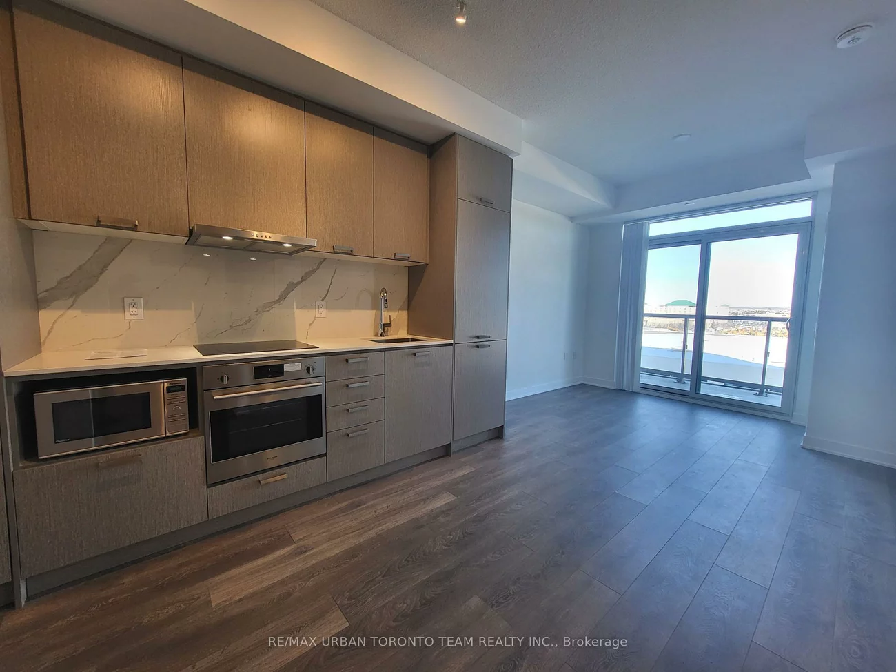 38, Honeycrisp, Vaughan Corporate Centre, Vaughan