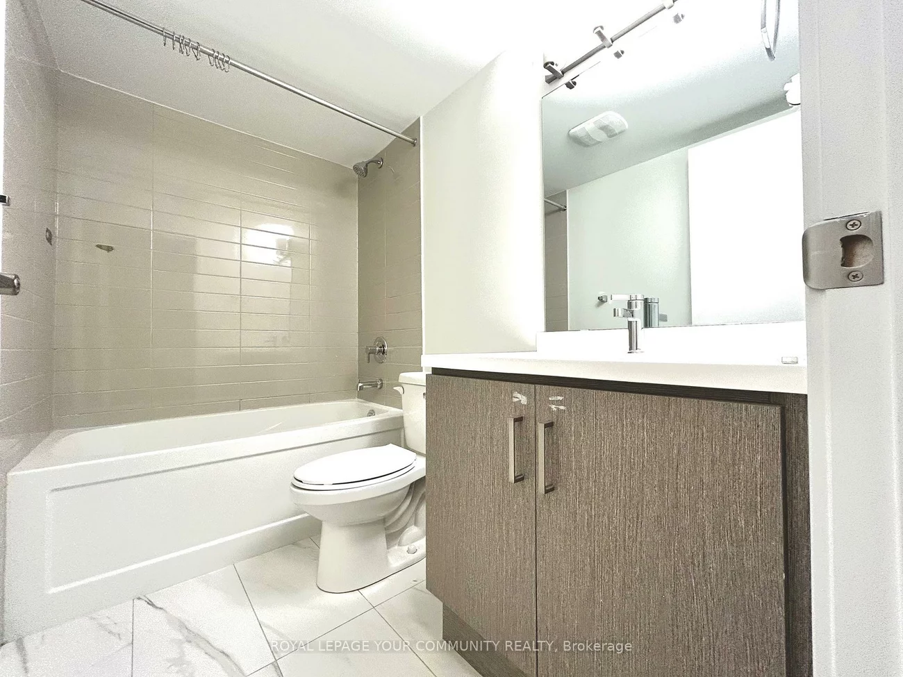 39, Honeycrisp, Vaughan Corporate Centre, Vaughan