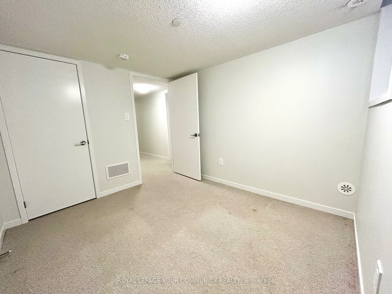 39, Honeycrisp, Vaughan Corporate Centre, Vaughan