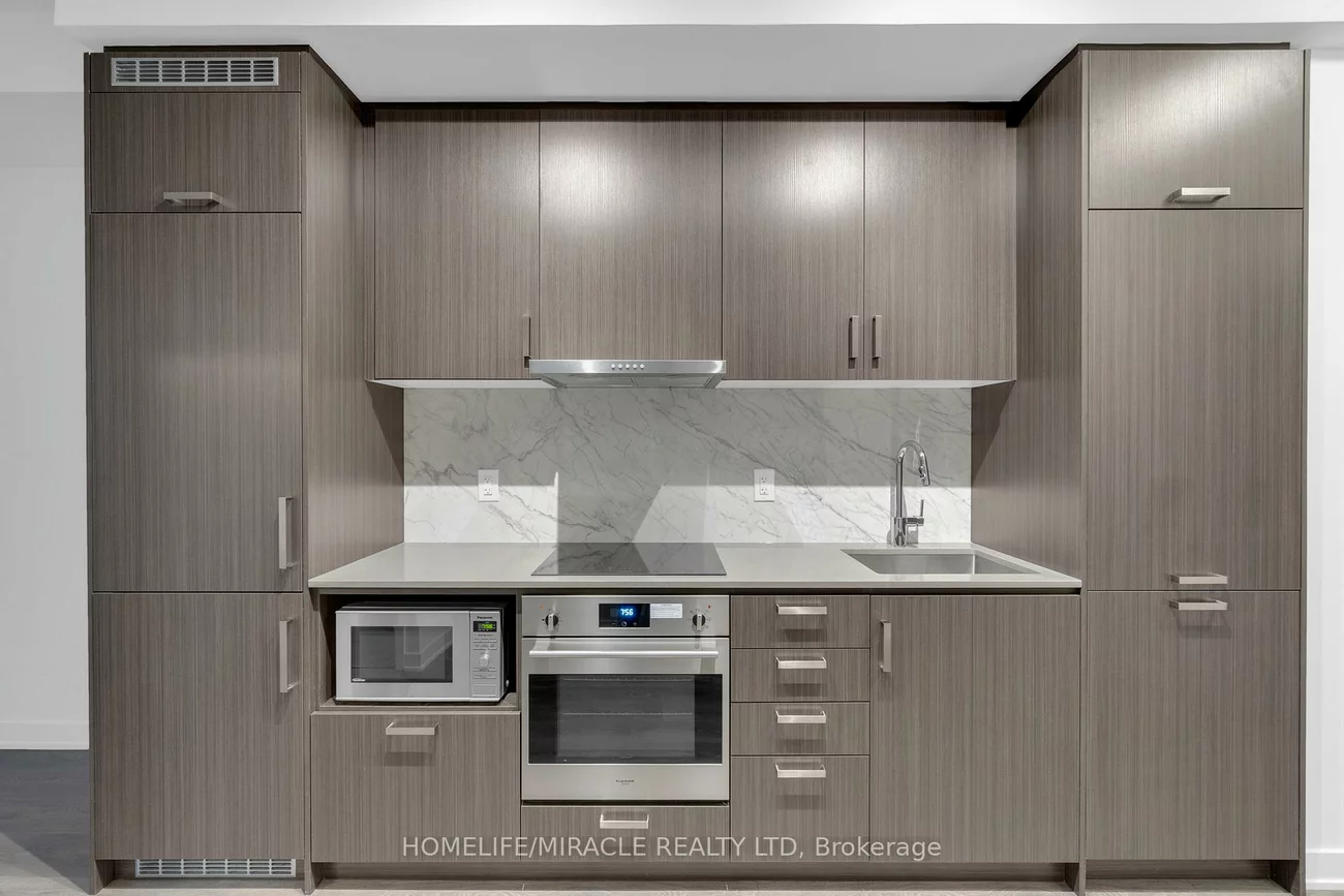 60, Honeycrisp, Vaughan Corporate Centre, Vaughan