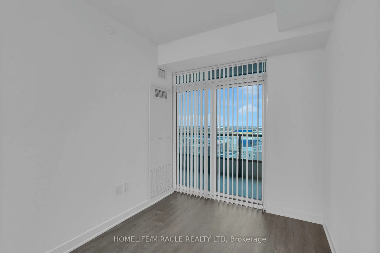 60, Honeycrisp, Vaughan Corporate Centre, Vaughan