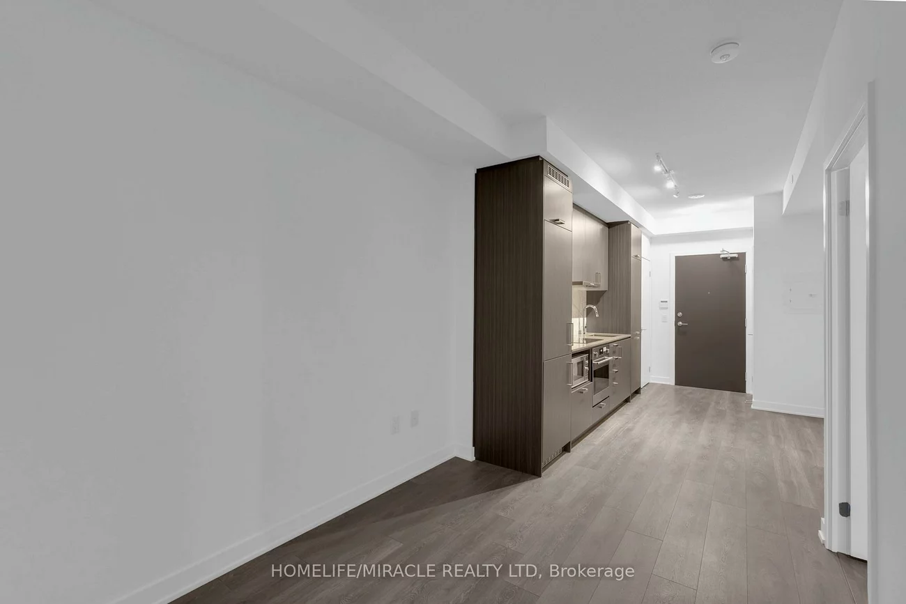 60, Honeycrisp, Vaughan Corporate Centre, Vaughan