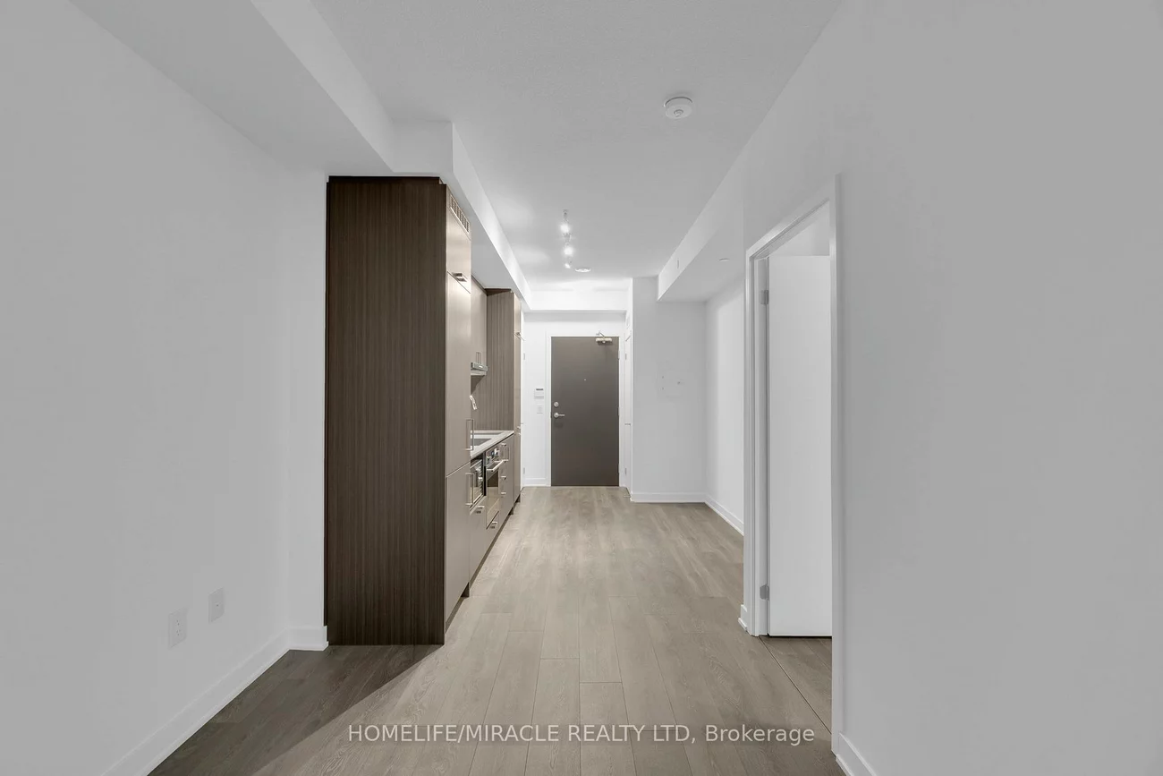 60, Honeycrisp, Vaughan Corporate Centre, Vaughan