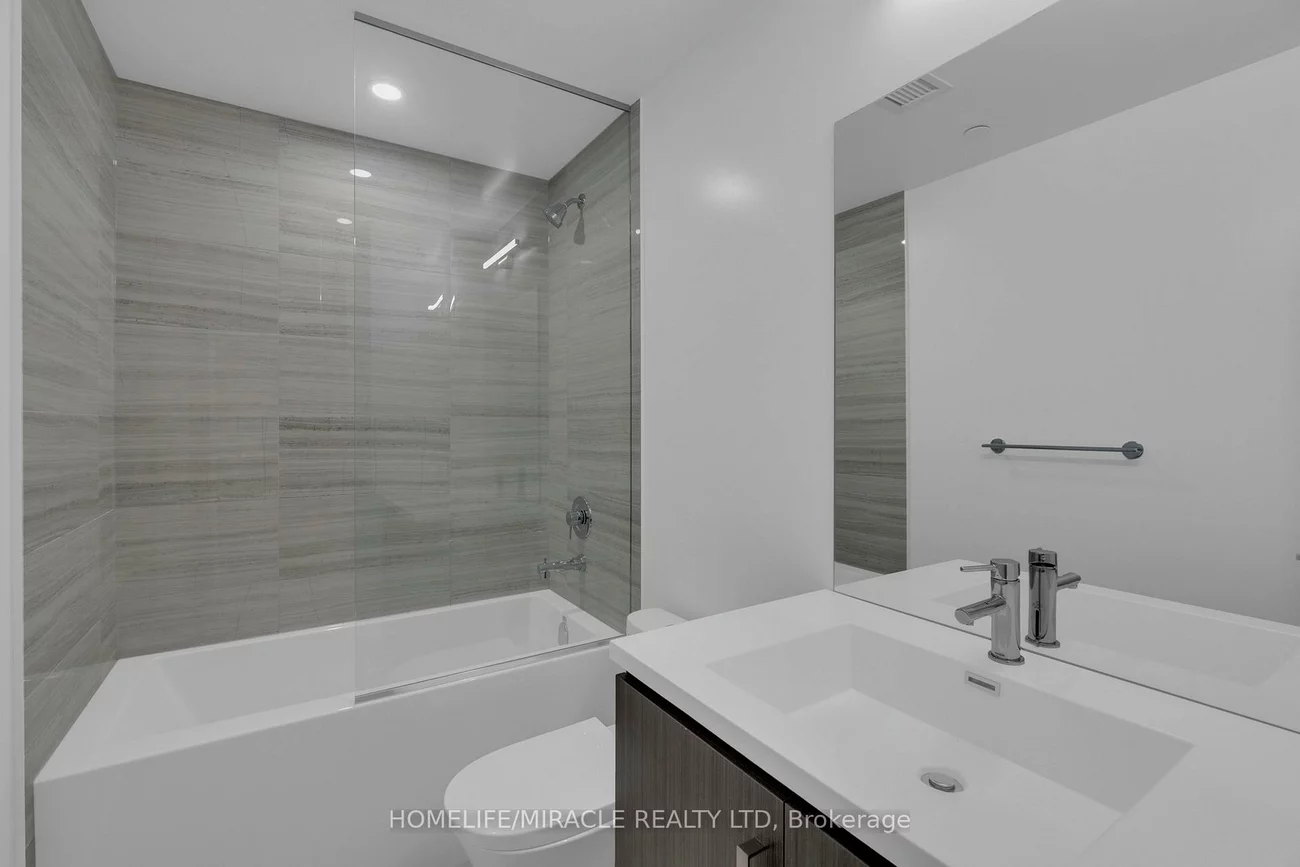 60, Honeycrisp, Vaughan Corporate Centre, Vaughan