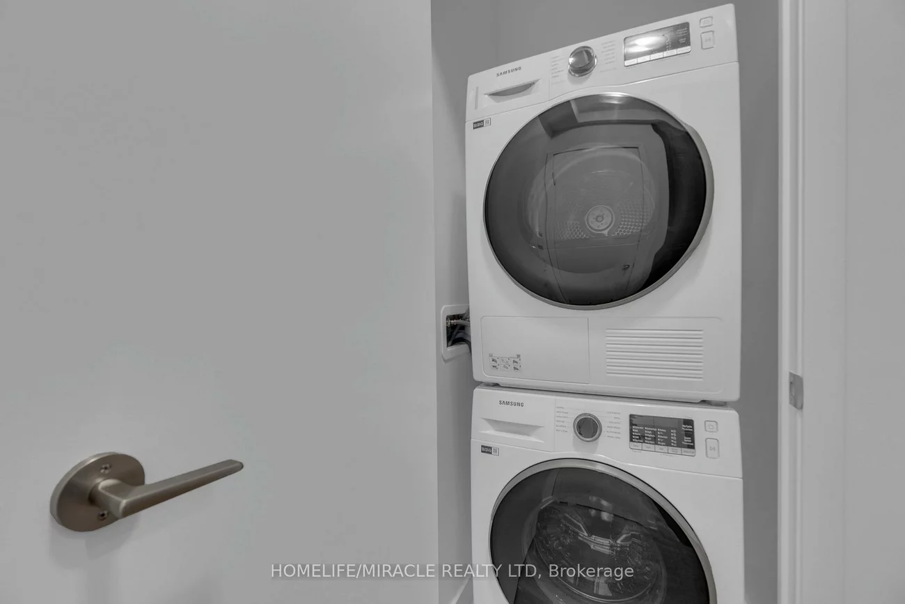 60, Honeycrisp, Vaughan Corporate Centre, Vaughan