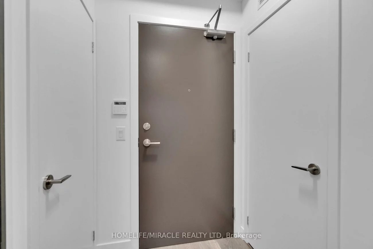 60, Honeycrisp, Vaughan Corporate Centre, Vaughan