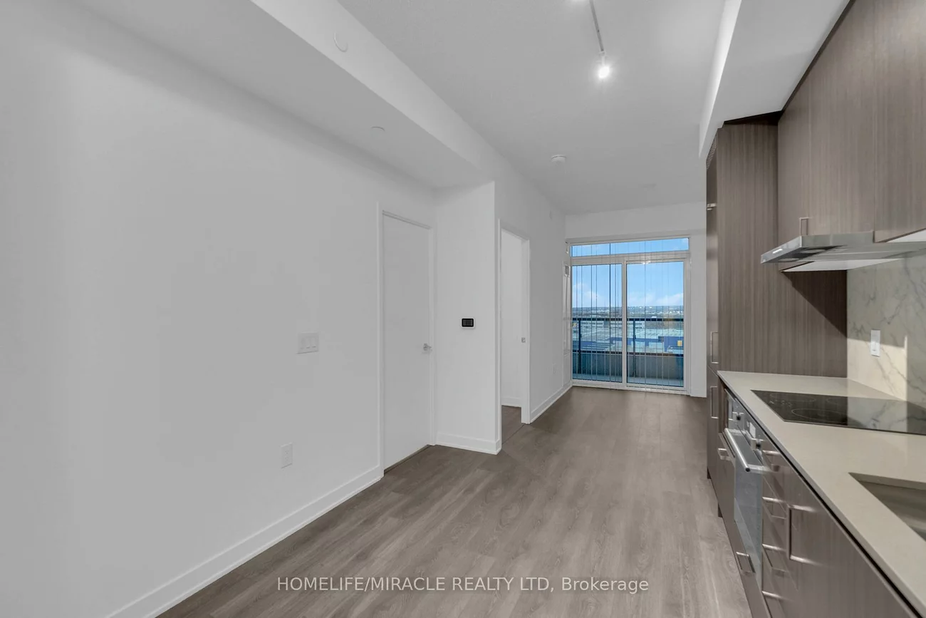 60, Honeycrisp, Vaughan Corporate Centre, Vaughan