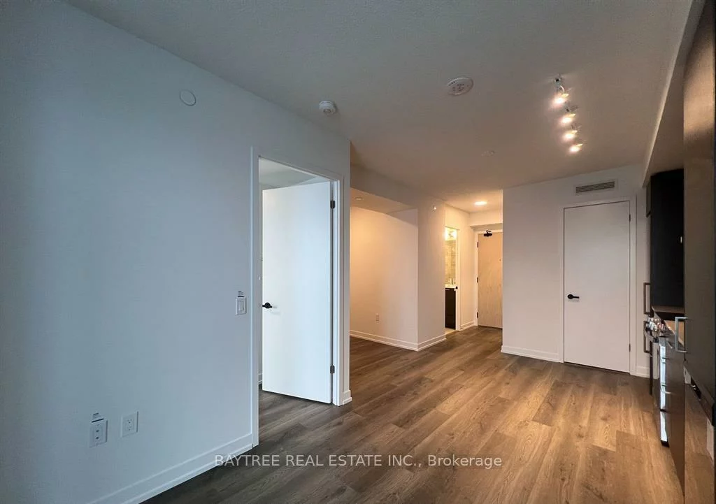 195, Commerce, Vaughan Corporate Centre, Vaughan