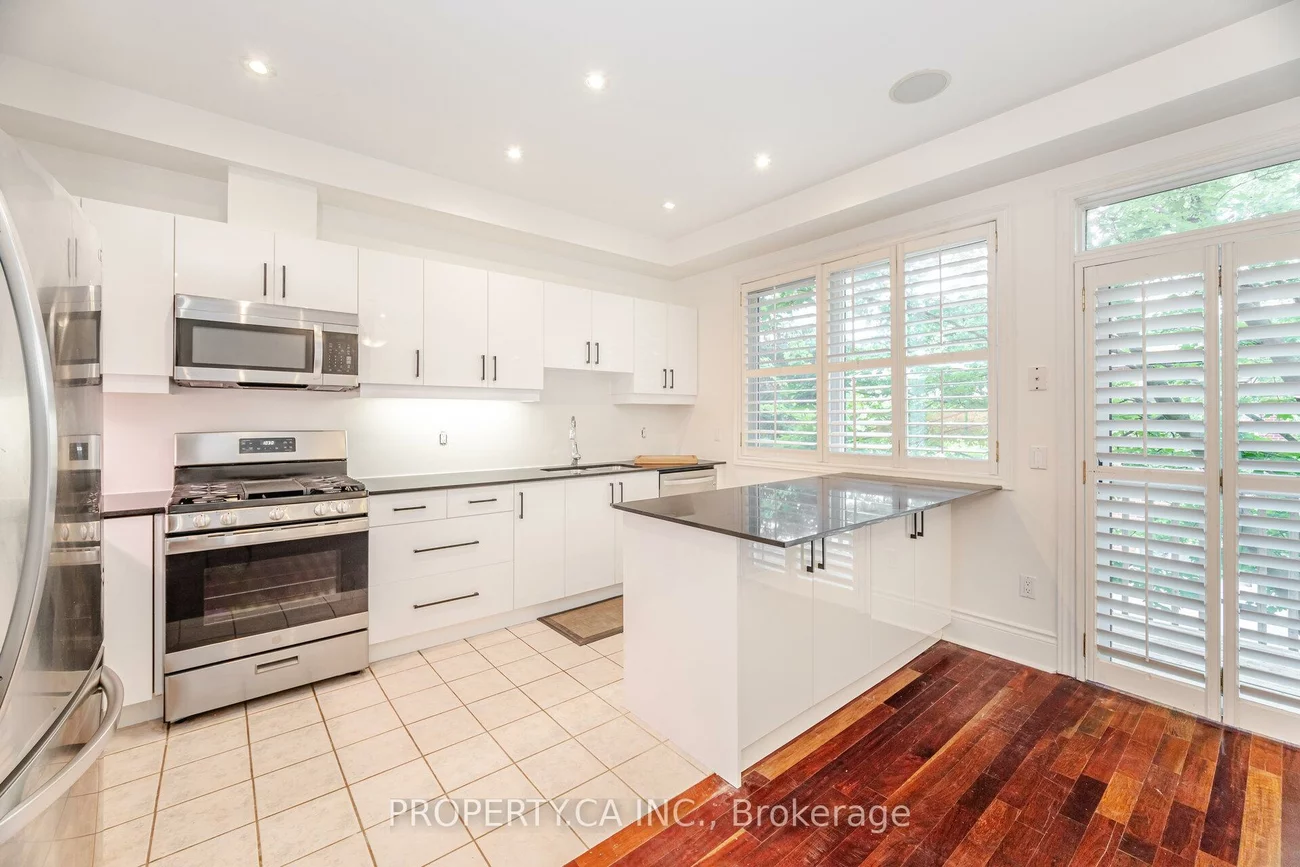 8038, Yonge, Uplands, Vaughan