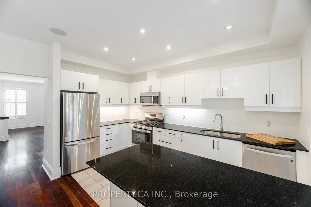 8038, Yonge, Uplands, Vaughan