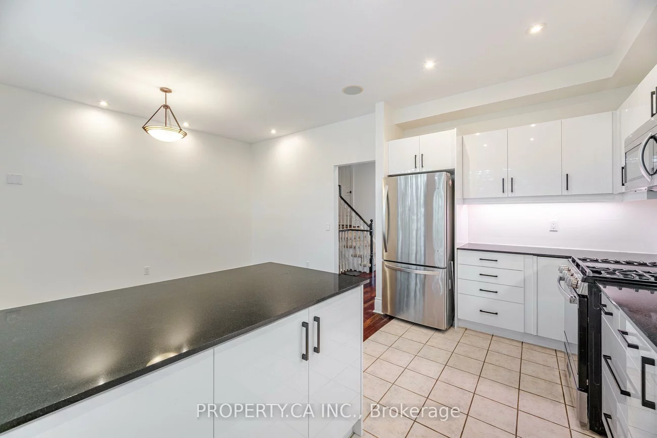 8038, Yonge, Uplands, Vaughan