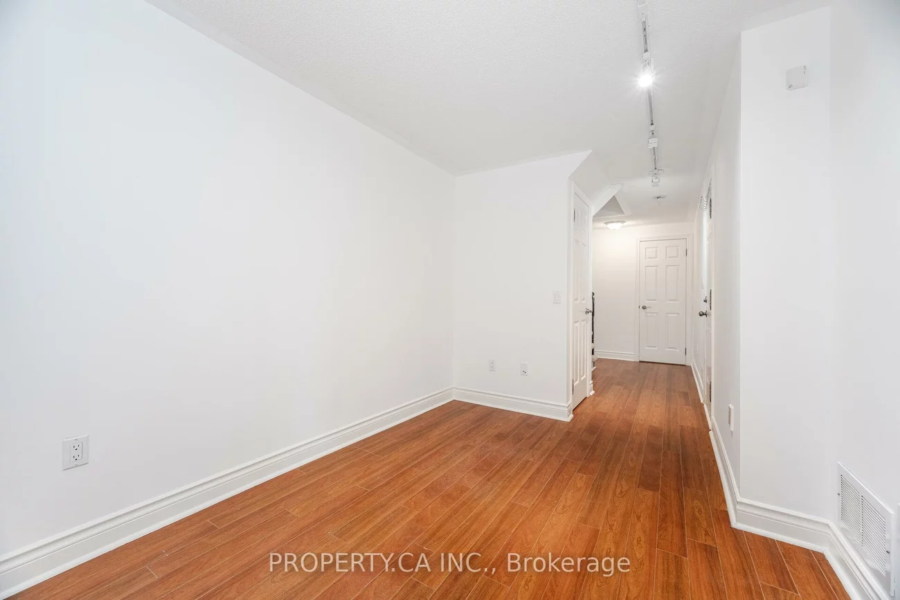 8038, Yonge, Uplands, Vaughan