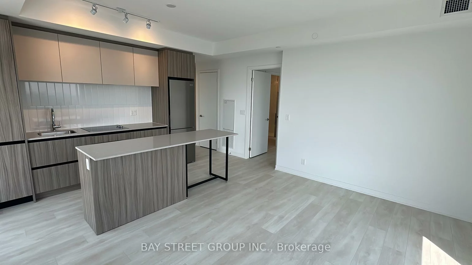 7950, Bathurst, Beverley Glen, Vaughan