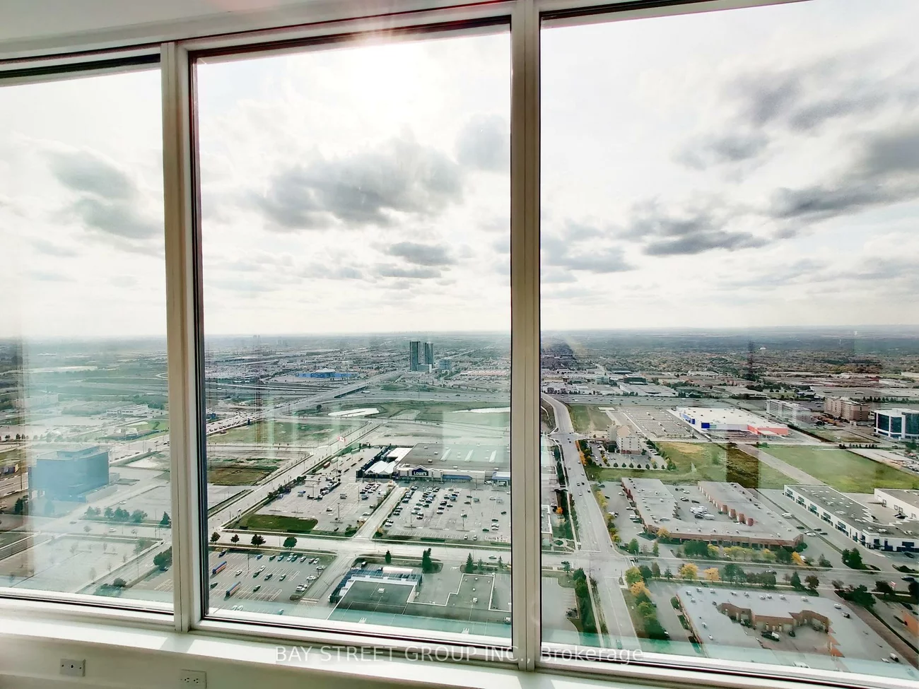 898, Portage, Vaughan Corporate Centre, Vaughan