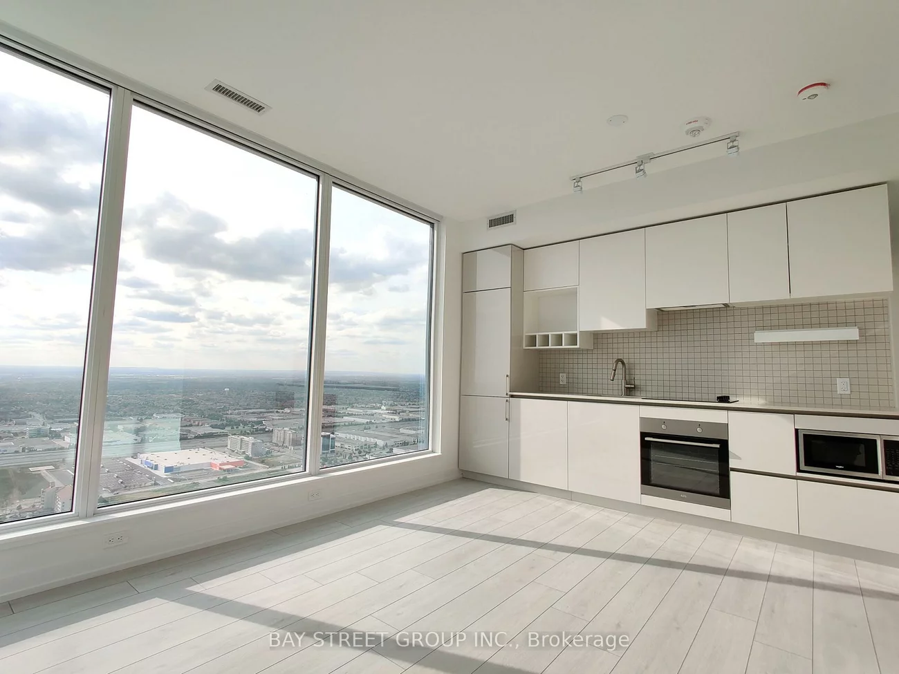 898, Portage, Vaughan Corporate Centre, Vaughan