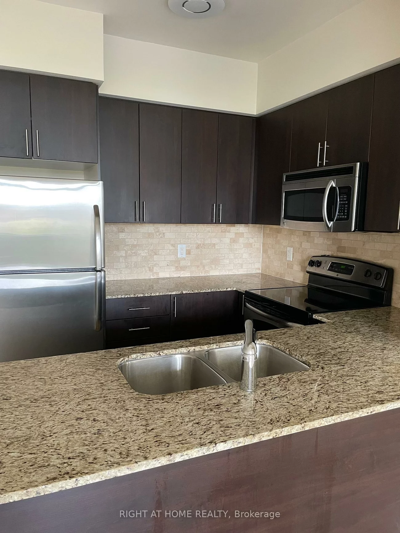 520, Steeles, Crestwood-Springfarm-Yorkhill, Vaughan