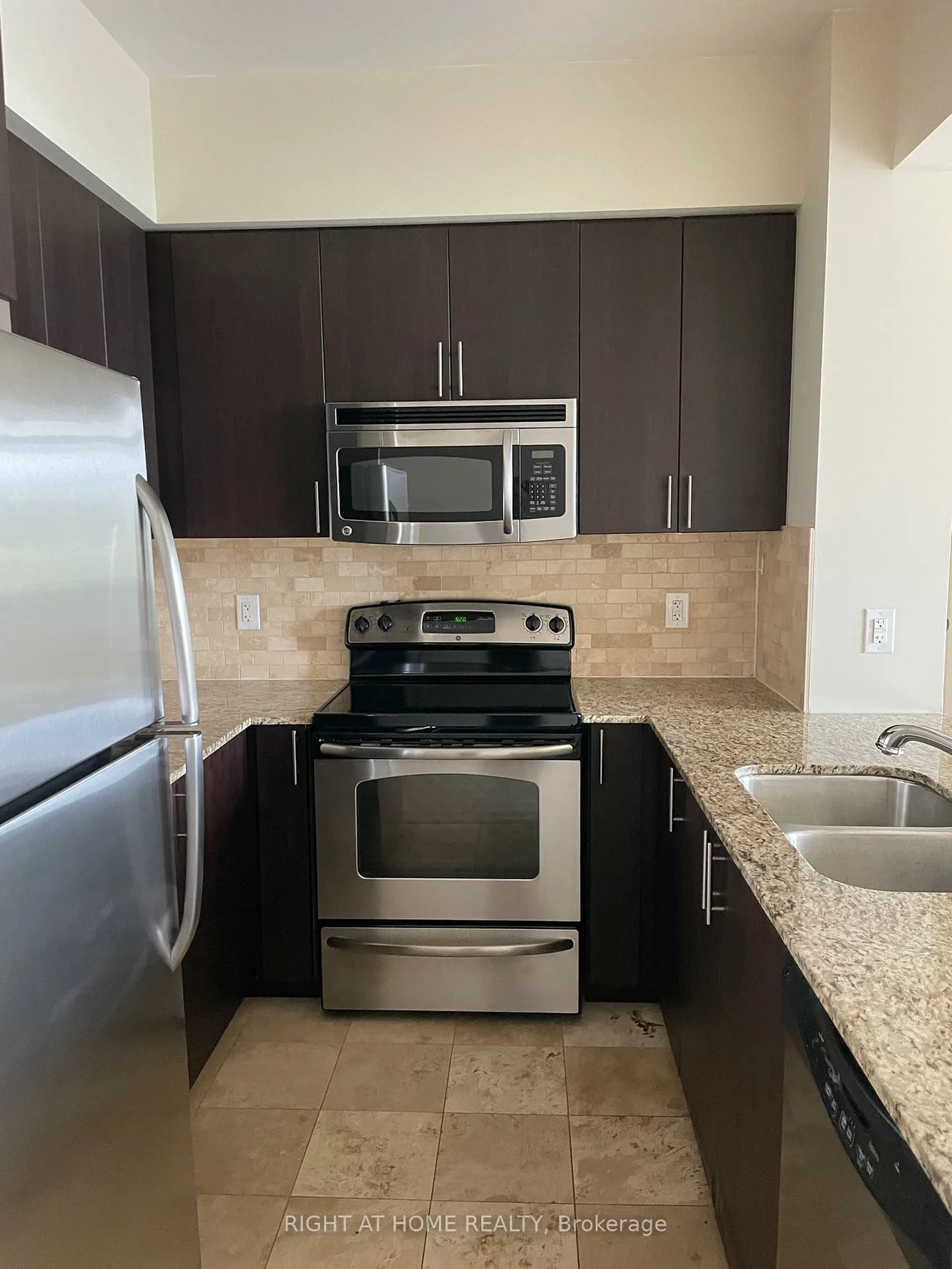 520, Steeles, Crestwood-Springfarm-Yorkhill, Vaughan