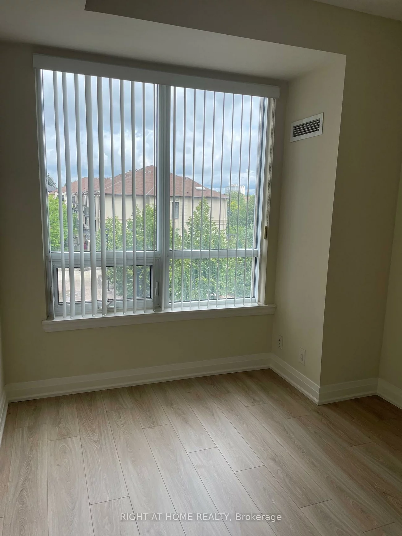 520, Steeles, Crestwood-Springfarm-Yorkhill, Vaughan