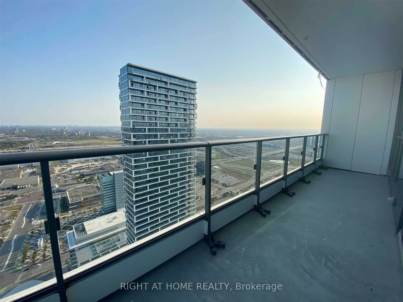 898, Portage, Vaughan Corporate Centre, Vaughan