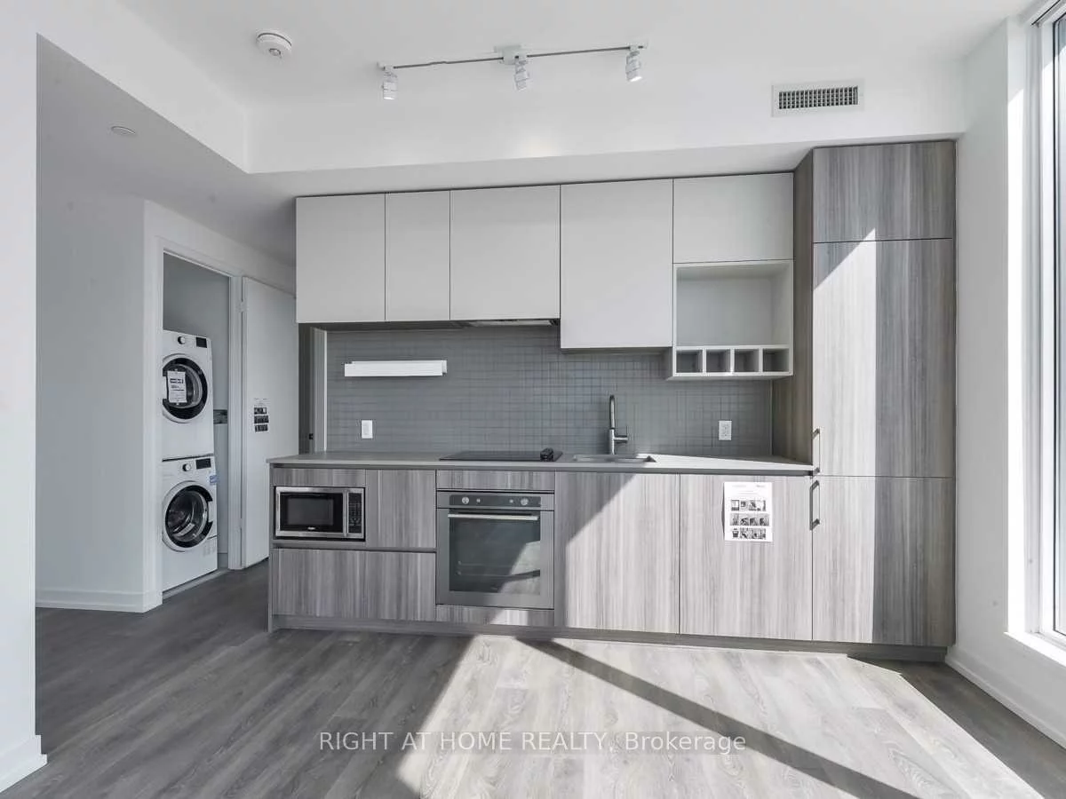 898, Portage, Vaughan Corporate Centre, Vaughan