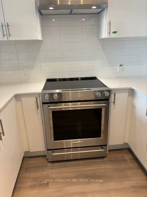 8960, Jane, Vellore Village, Vaughan