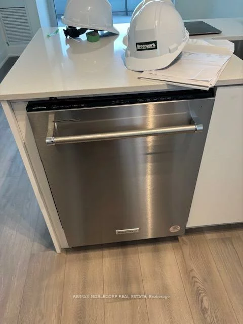 8960, Jane, Vellore Village, Vaughan