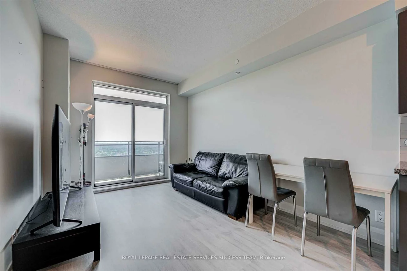 7890, Bathurst, Beverley Glen, Vaughan