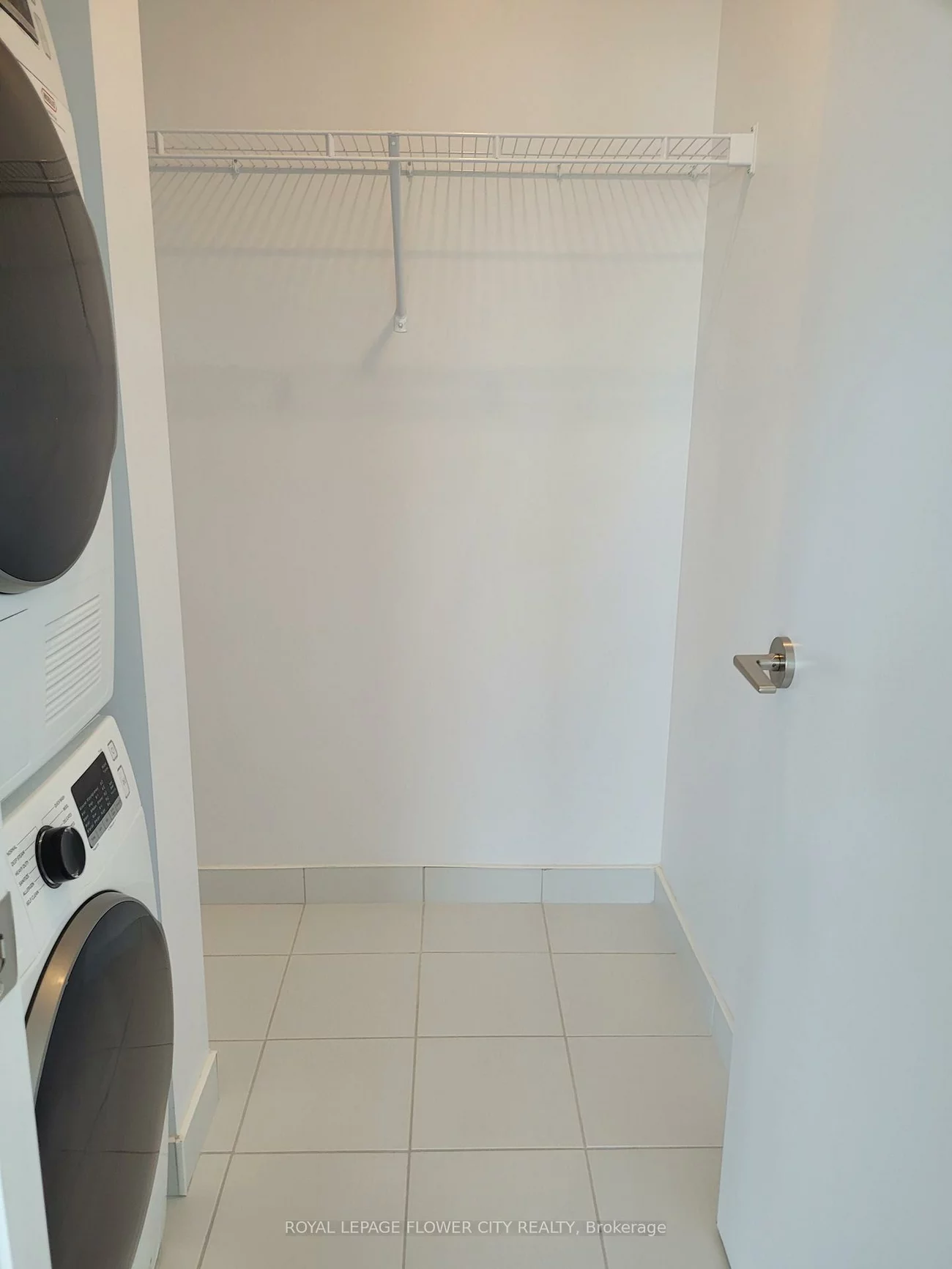 38, Honeycrisp, Vaughan Corporate Centre, Vaughan