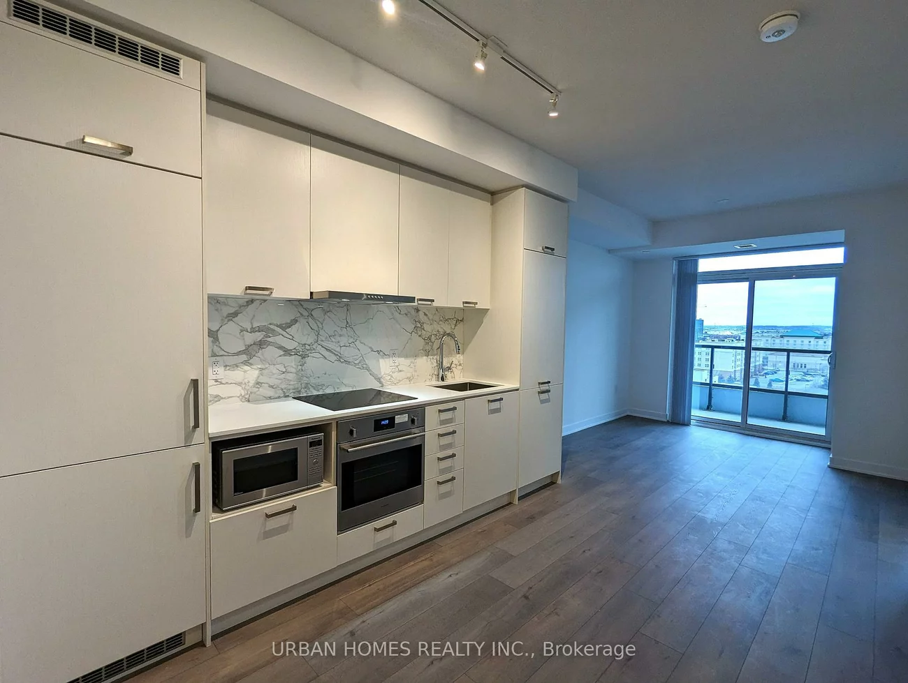 38, Honeycrisp, Vaughan Corporate Centre, Vaughan