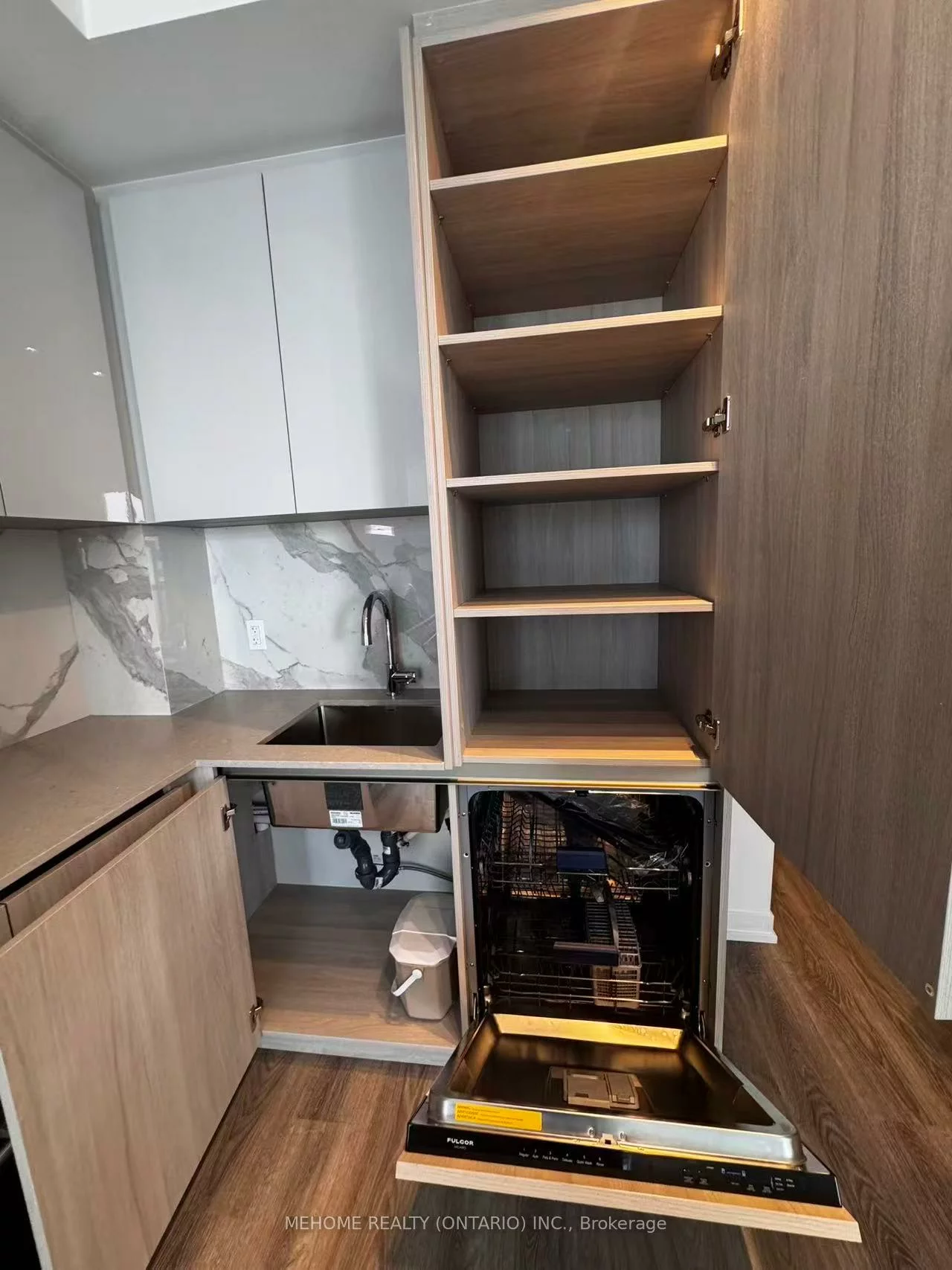 8, Interchange, Vaughan Corporate Centre, Vaughan