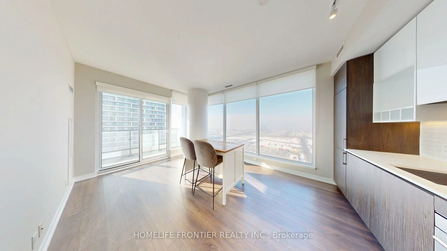 898, Portage, Vaughan Corporate Centre, Vaughan