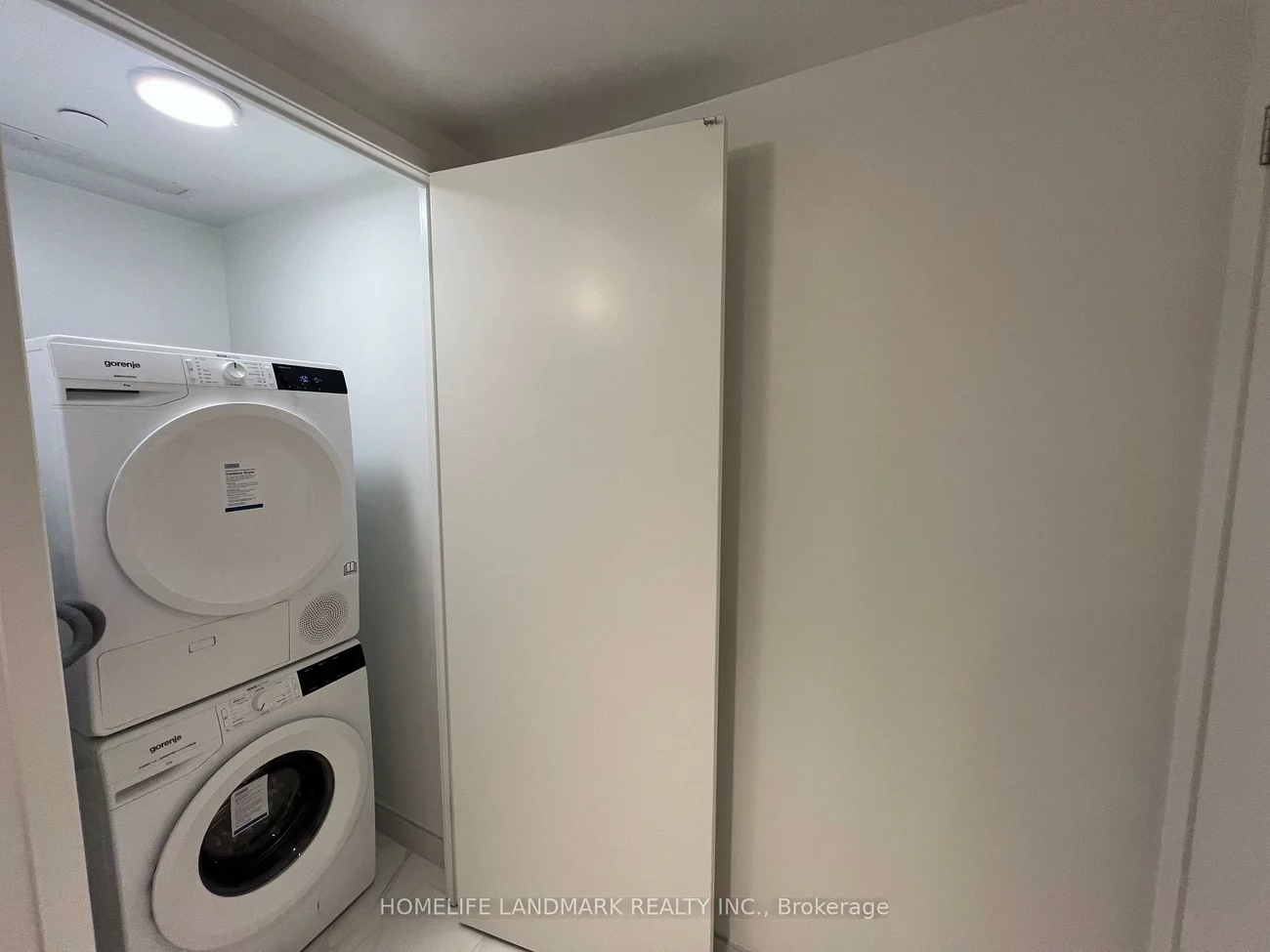 195, Commerce, Vaughan Corporate Centre, Vaughan