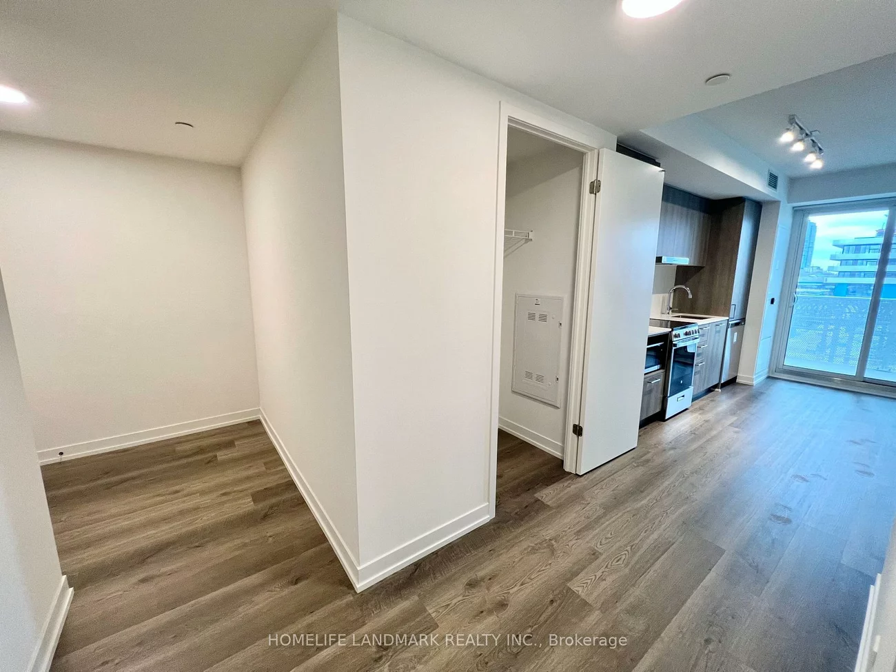 195, Commerce, Vaughan Corporate Centre, Vaughan