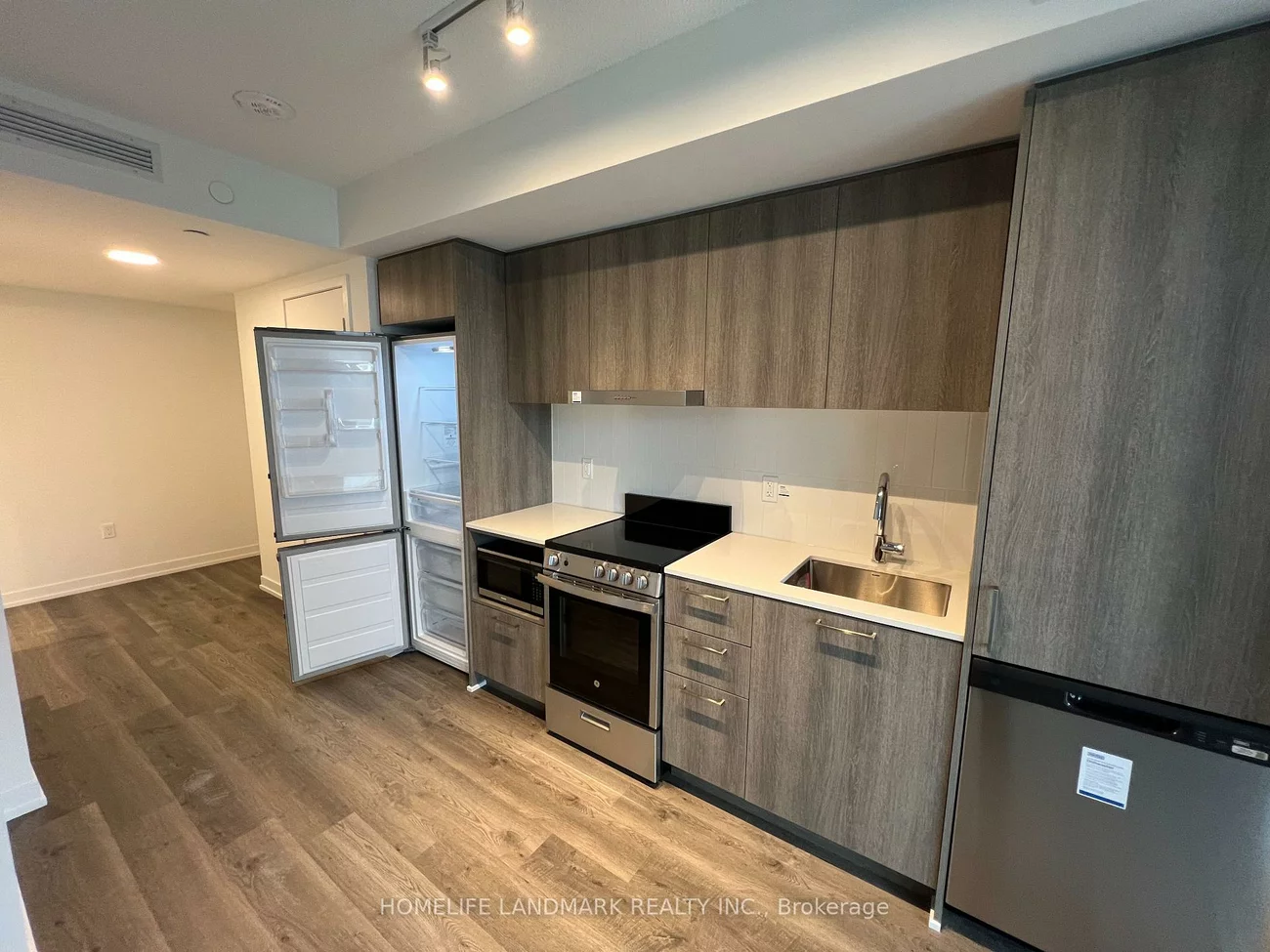 195, Commerce, Vaughan Corporate Centre, Vaughan