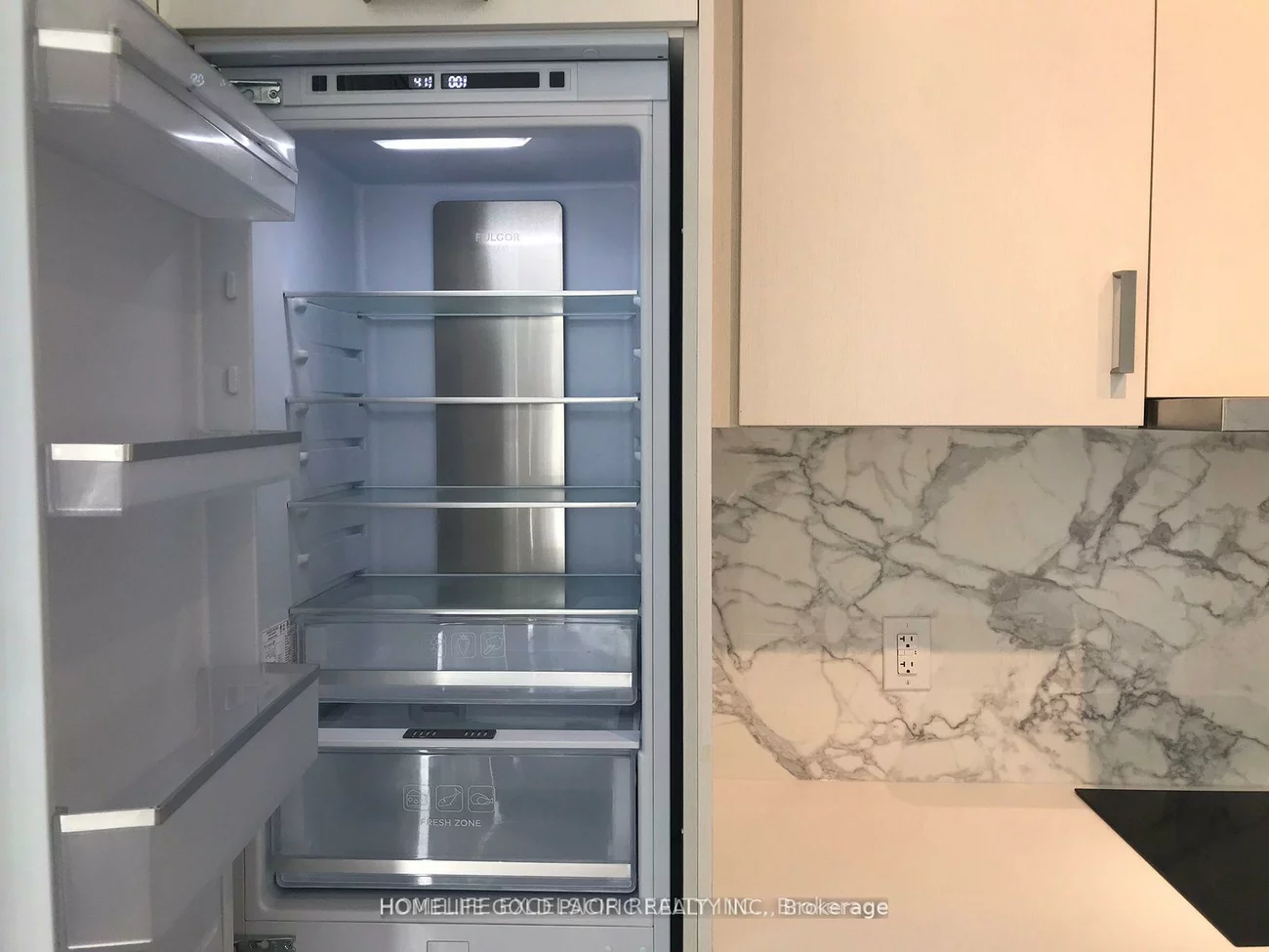 60, Honeycrisp, Vaughan Corporate Centre, Vaughan