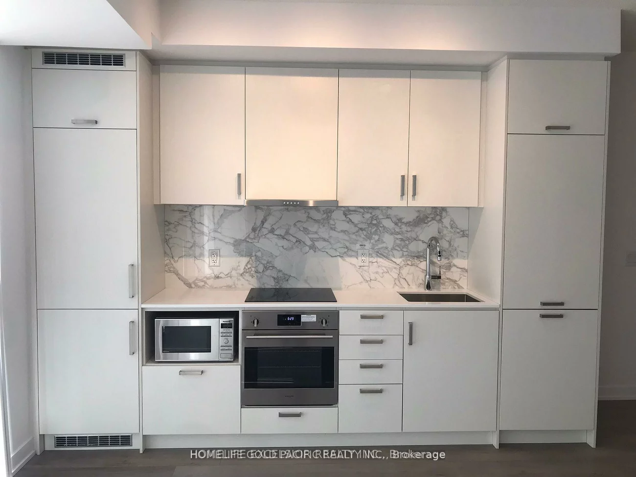 60, Honeycrisp, Vaughan Corporate Centre, Vaughan