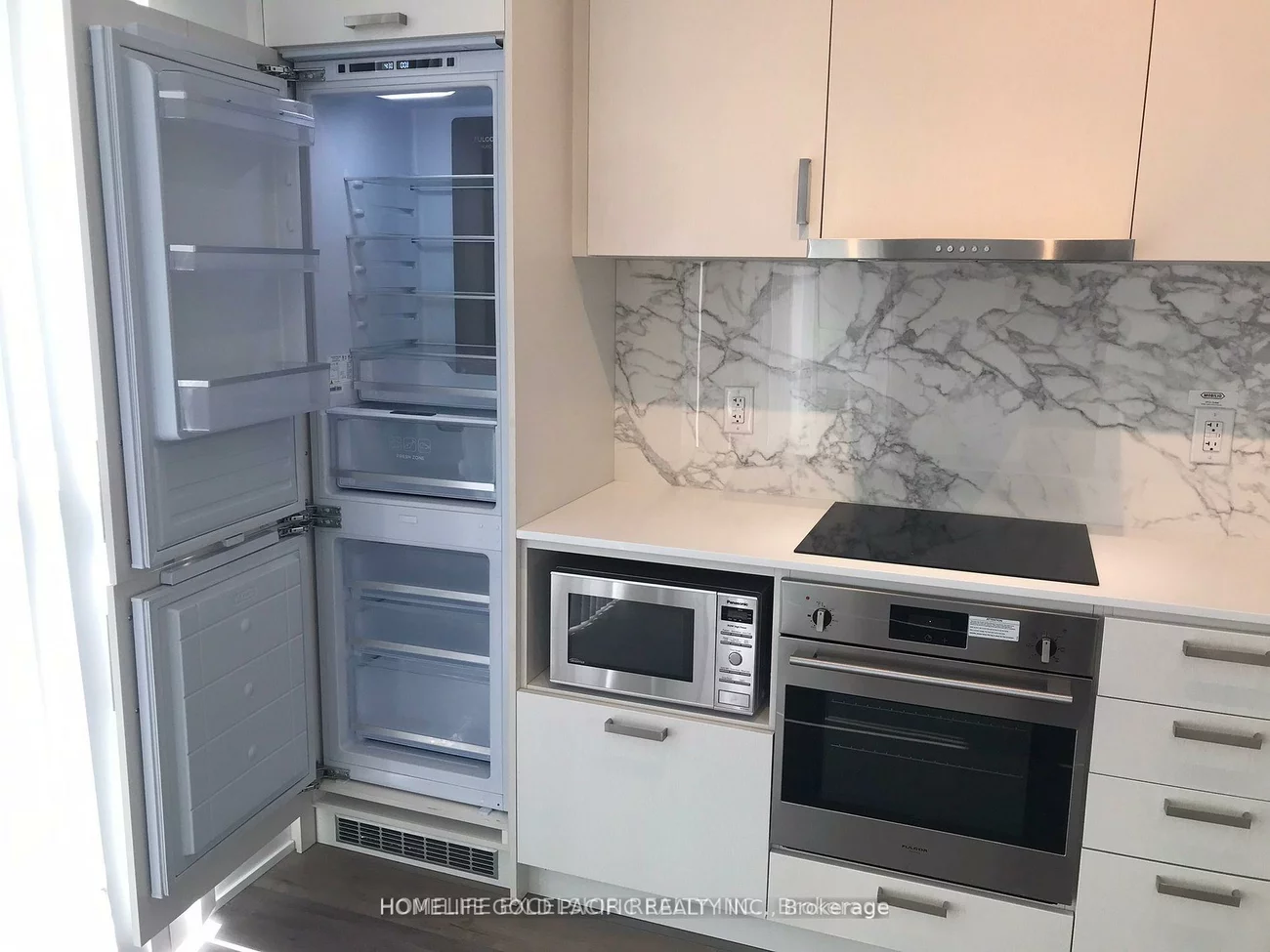 60, Honeycrisp, Vaughan Corporate Centre, Vaughan