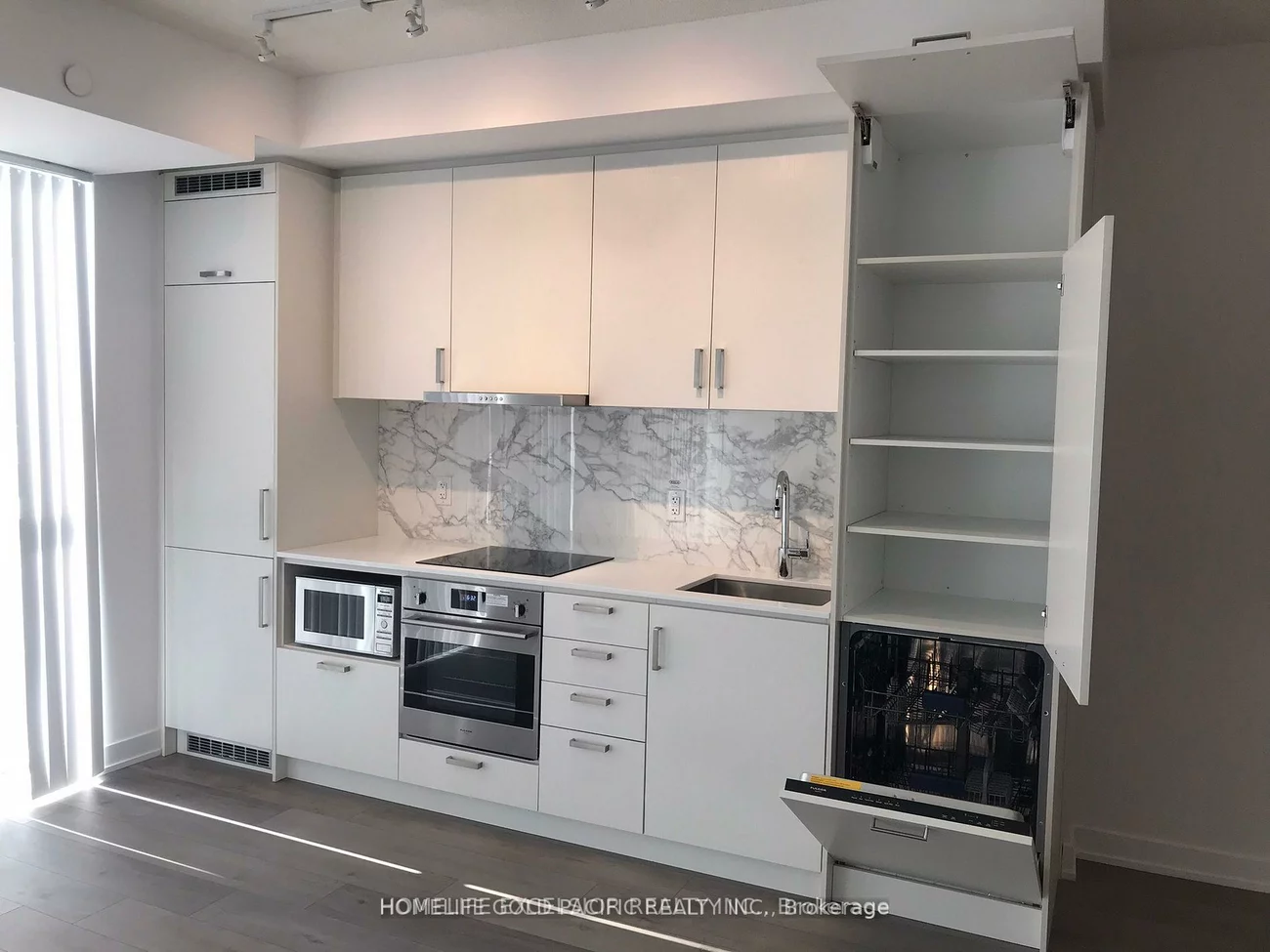 60, Honeycrisp, Vaughan Corporate Centre, Vaughan
