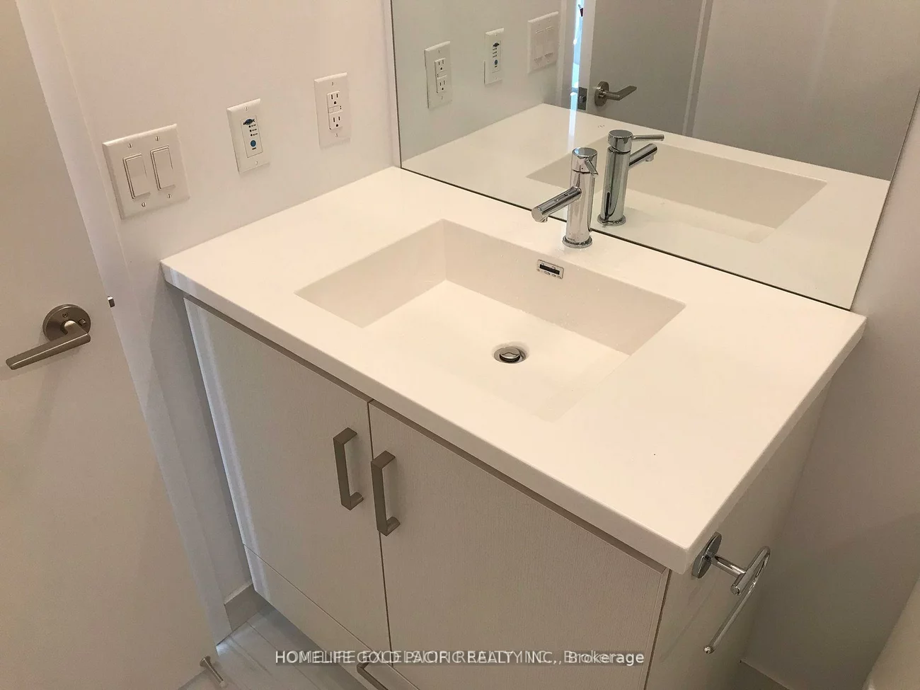 60, Honeycrisp, Vaughan Corporate Centre, Vaughan