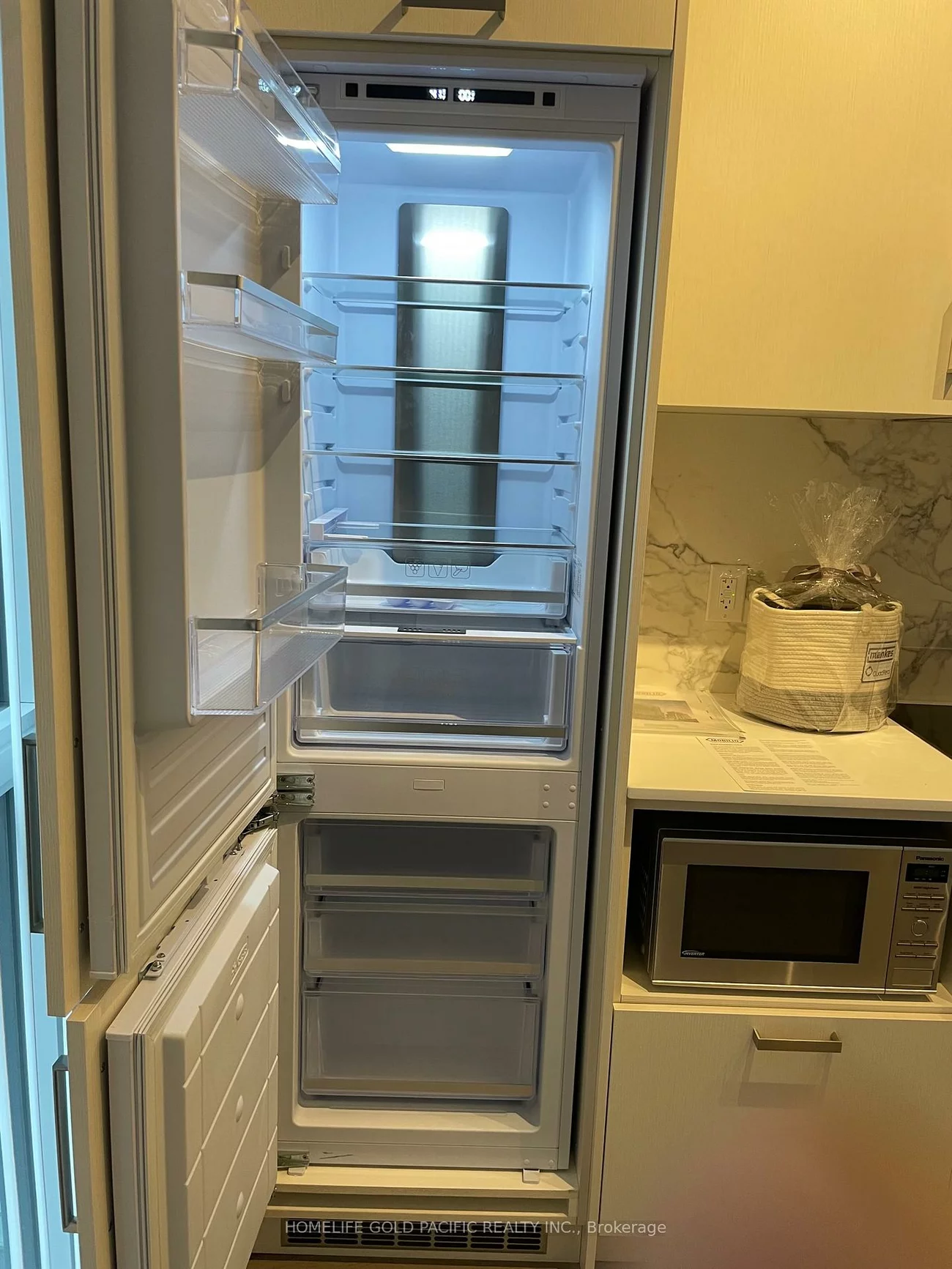 60, Honeycrisp, Vaughan Corporate Centre, Vaughan