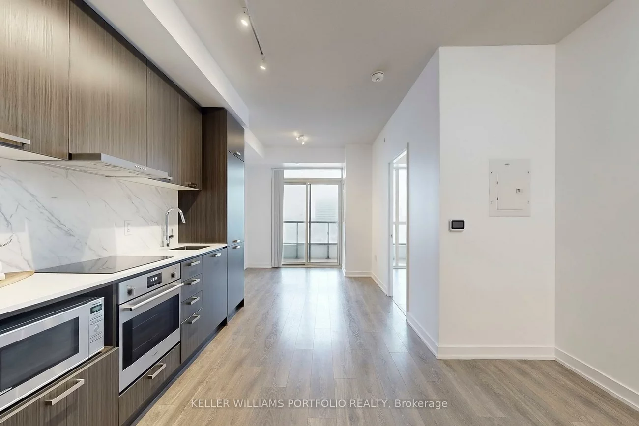 38, Honeycrisp, Vaughan Corporate Centre, Vaughan