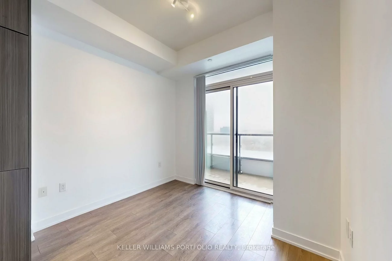 38, Honeycrisp, Vaughan Corporate Centre, Vaughan