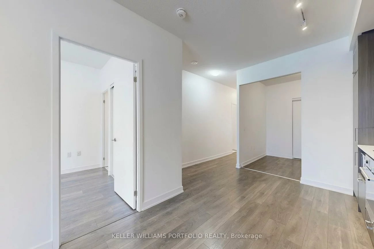 38, Honeycrisp, Vaughan Corporate Centre, Vaughan